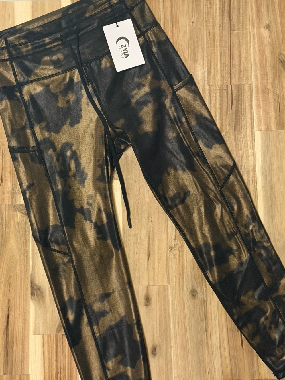 ZYIA Metallic Bronze & Black Tie-Dye Active Leggings